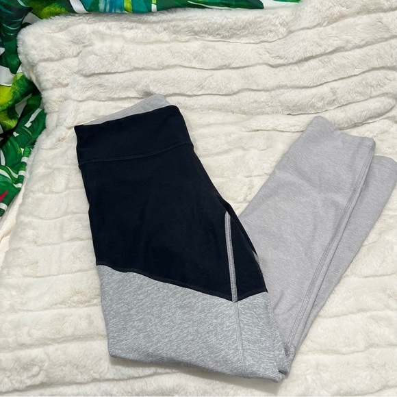 Outdoor Voices Medium Grey Black Colorblock Cropped Leggings - Picture 2 of 5